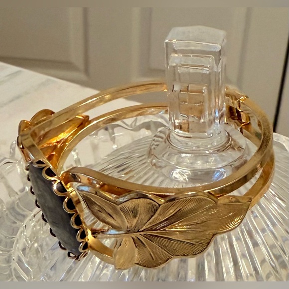 Vintage Gold Tone Hinged Bangle Bracelet w/Gemstone - Picture 14 of 16